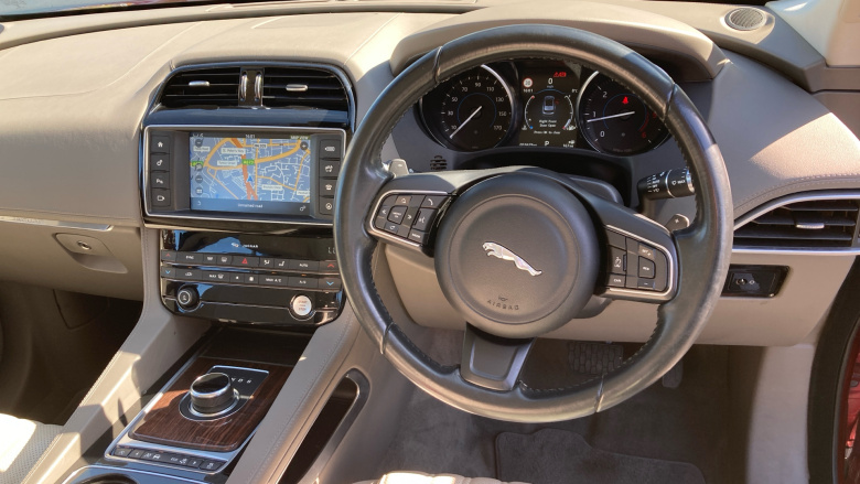 Jaguar F-Pace 2.0d Portfolio 5dr Auto AWD Diesel Estate